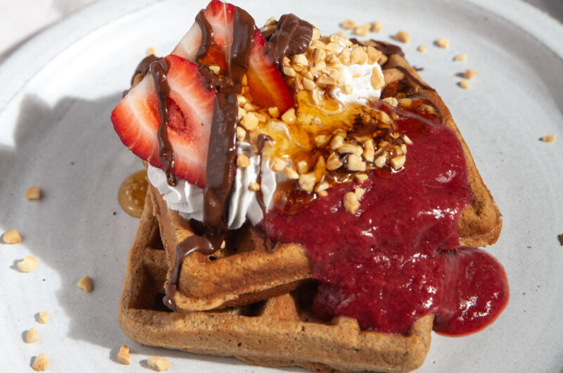 Flourless Vegan Waffles⁣