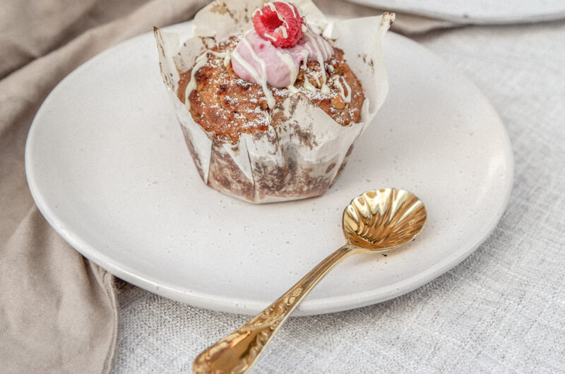 Raspberry White Chocolate Muffins⁣⁣