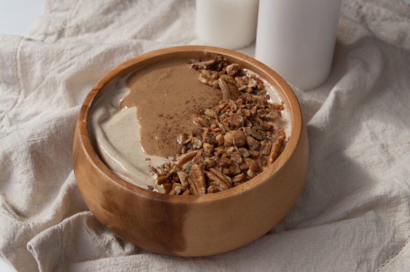 Pecan Praline Smoothie Bowl⁣