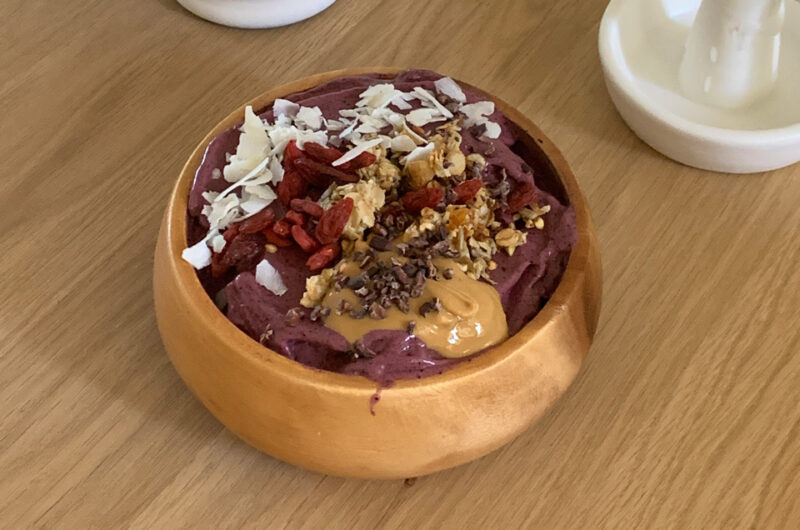 Toffee Peanut Butter Açai Bowl