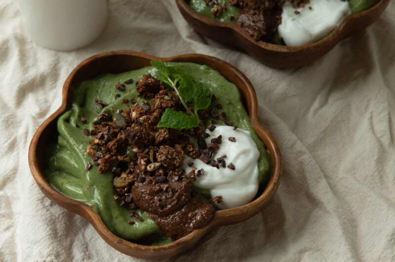Mint Chocolate Chip Smoothie Bowl