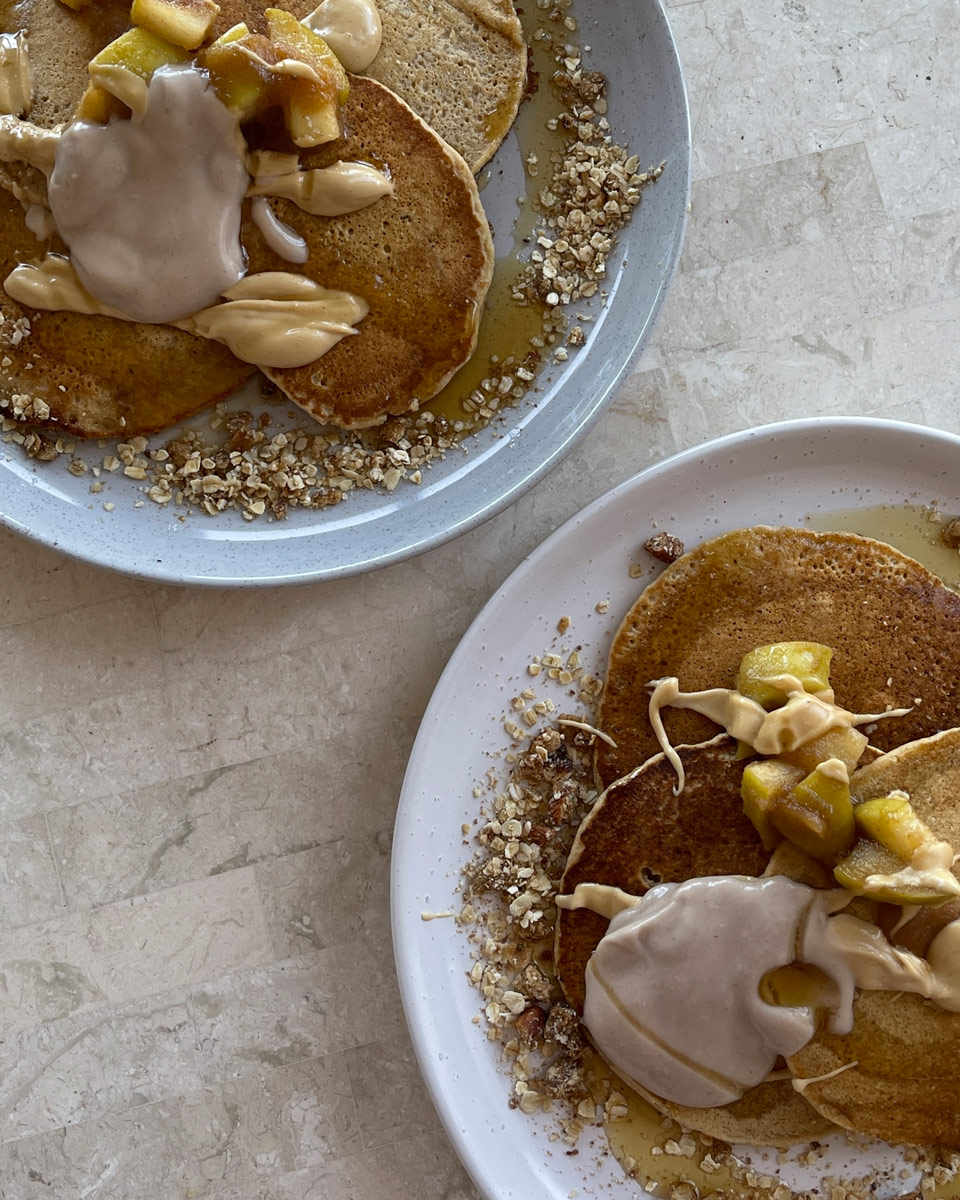 oat hotcakes with stewed apples and maple syrup