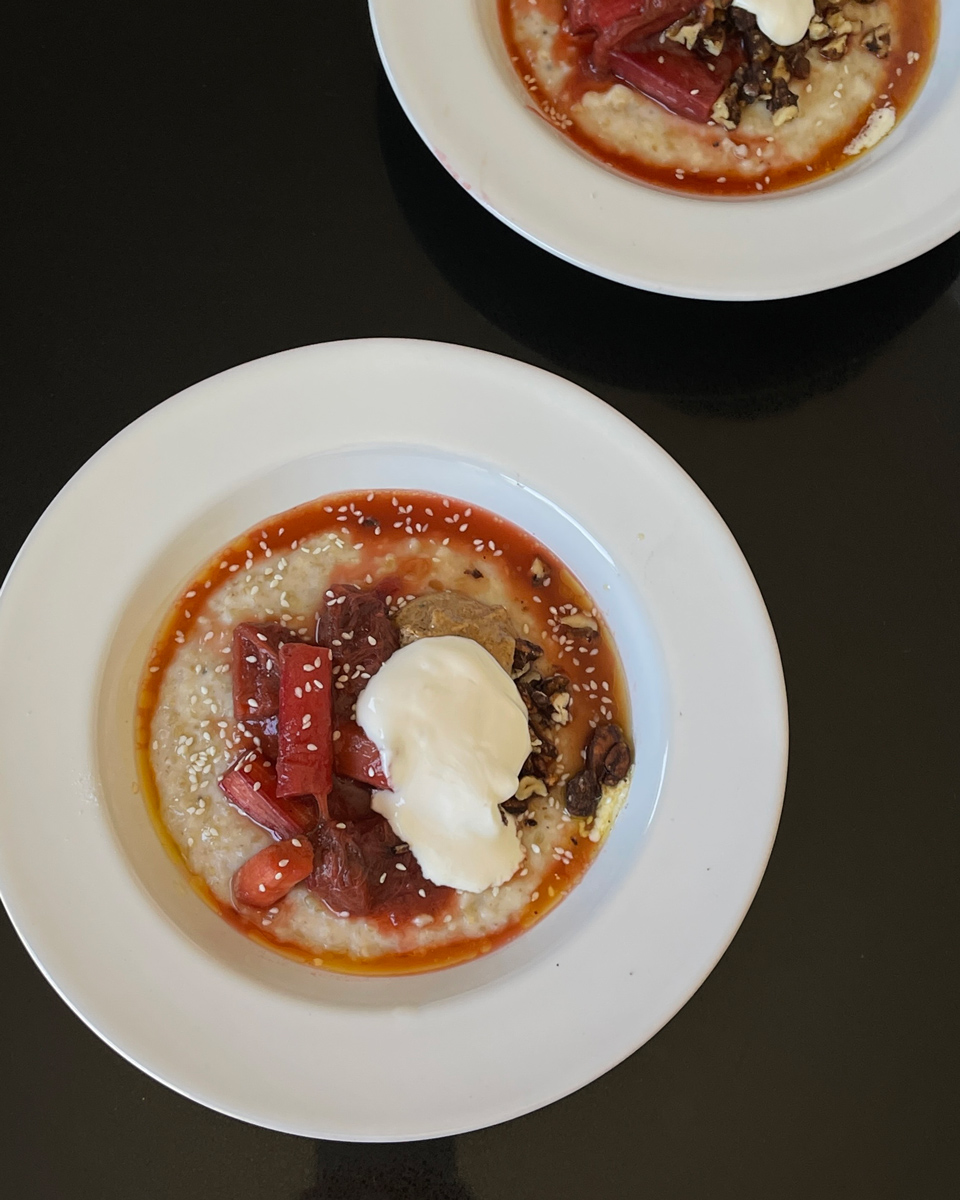 breakfast bowl spiced rhubarb porridge oats